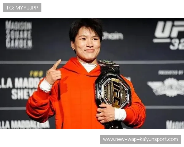 UFC 重击震碎对手护齿，裁判吓得急停比赛