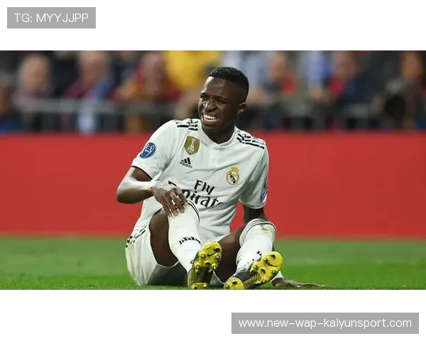 维尼修斯灵巧挑球过人，引爆皇马侧翼强势